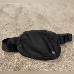 Lululemon everywhere belt bag 1L